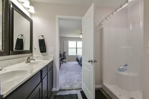 Bath - 880 Black Forest Ln, Branson West, MO 65737 photo 2 of 5