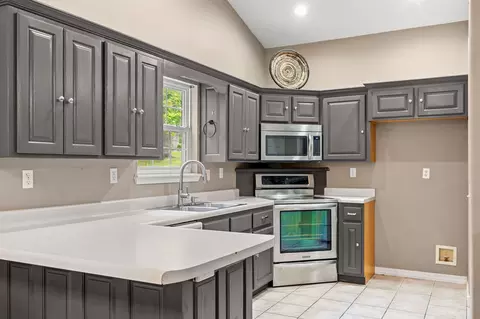 Kitchen - 161 Hideaway St, Branson, MO 65616 photo 2 of 5