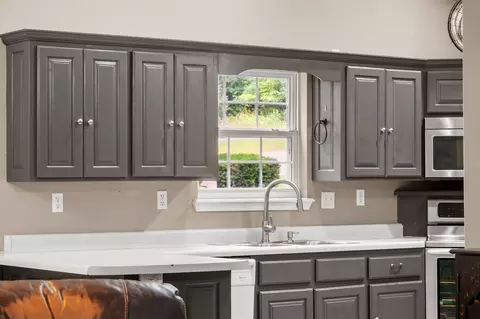 Kitchen - 161 Hideaway St, Branson, MO 65616 photo 4 of 5