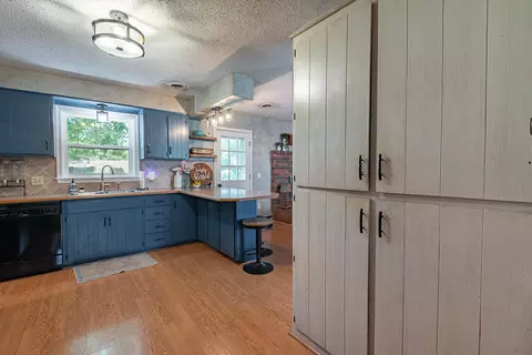 Kitchen - 1905 E Webb Rd, Ozark, MO 65721 photo 5 of 5