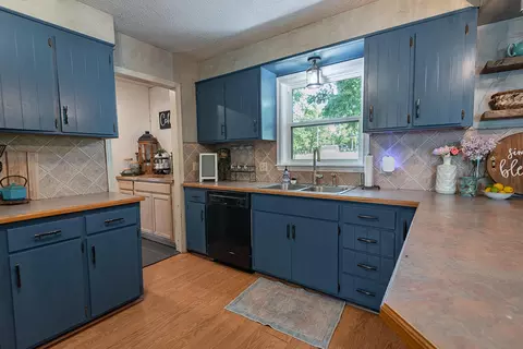 Kitchen - 1905 E Webb Rd, Ozark, MO 65721 photo 2 of 5
