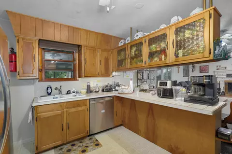 Kitchen - 1631 N Patterson Ave, Springfield, MO 65803 photo 2 of 3