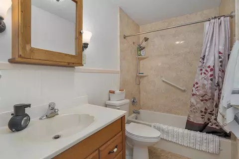 Bath - 1631 N Patterson Ave, Springfield, MO 65803 photo 1 of 3