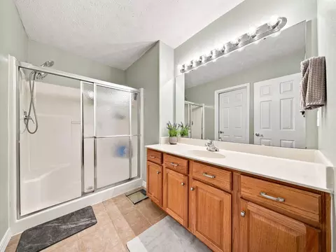 Bath - 2208 E Kathryn Dr, Republic, MO 65738 photo 1 of 4