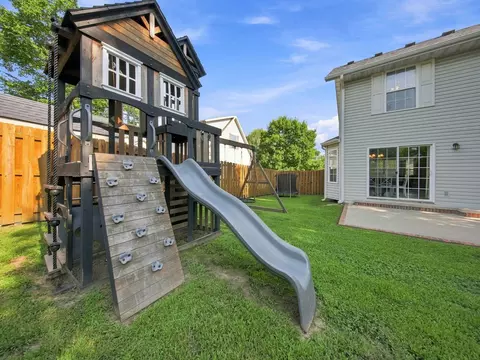 Exterior - 2208 E Kathryn Dr, Republic, MO 65738 photo 9 of 11