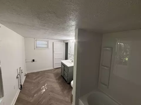 Bath - 517 N 4th St, Thayer, MO 65791 photo 3 of 3
