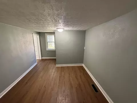 Living - 517 N 4th St, Thayer, MO 65791 photo 3 of 4