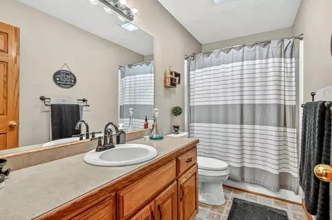 Bath - 1519 E 515th Rd, Brighton, MO 65617 photo 3 of 4
