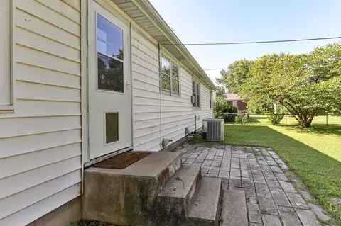 Exterior - 1909 S Pickwick Ave, Springfield, MO 65804 photo 3 of 6