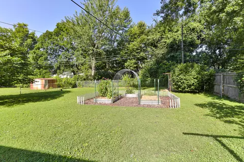 Exterior - 1909 S Pickwick Ave, Springfield, MO 65804 photo 5 of 6