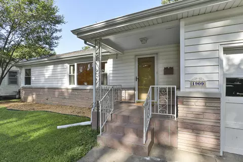 Exterior - 1909 S Pickwick Ave, Springfield, MO 65804 photo 2 of 6