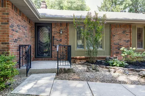 Exterior - 1705 E Vincent Dr, Springfield, MO 65804 photo 5 of 12