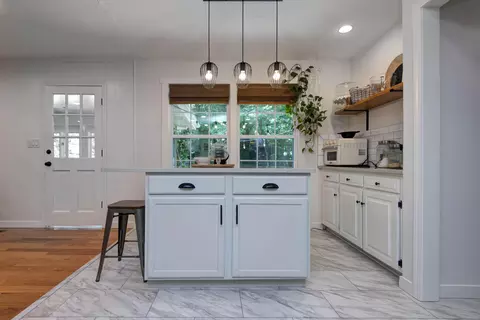 Kitchen - 1705 E Vincent Dr, Springfield, MO 65804 photo 2 of 7