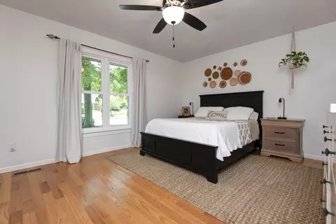 Bedroom - 1705 E Vincent Dr, Springfield, MO 65804 photo 1 of 4
