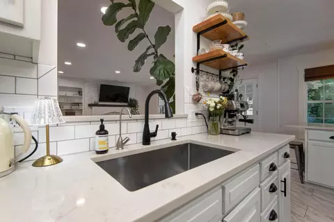 Kitchen - 1705 E Vincent Dr, Springfield, MO 65804 photo 7 of 7