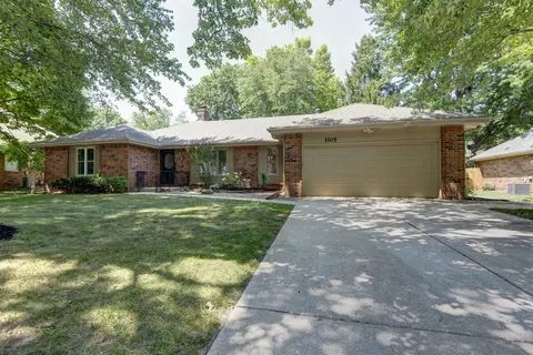 Exterior - 1705 E Vincent Dr, Springfield, MO 65804 photo 2 of 12