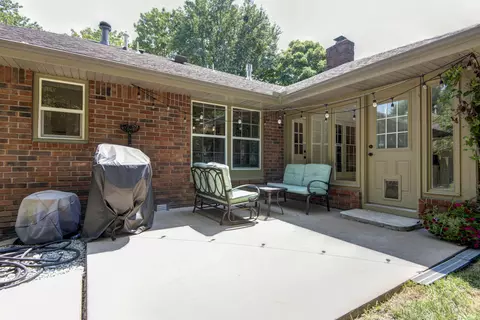 Exterior - 1705 E Vincent Dr, Springfield, MO 65804 photo 7 of 12