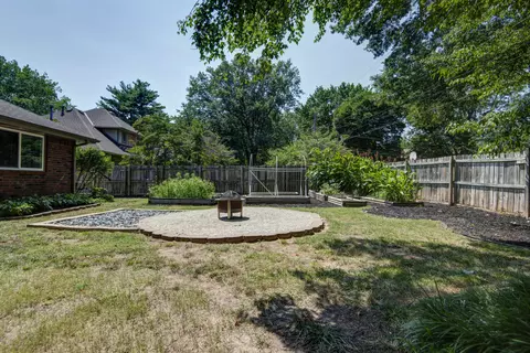 Exterior - 1705 E Vincent Dr, Springfield, MO 65804 photo 9 of 12