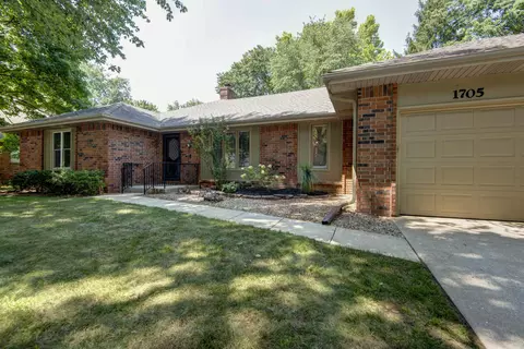 Exterior - 1705 E Vincent Dr, Springfield, MO 65804 photo 3 of 12
