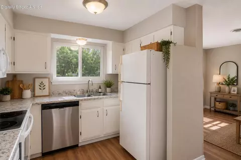 Kitchen - 2728 N Summit Ave, Springfield, MO 65803 photo 1 of 3