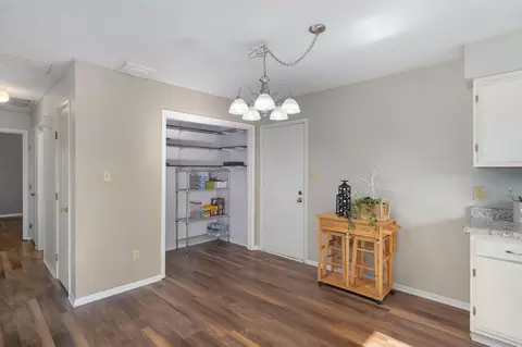 Entry Way - 2728 N Summit Ave, Springfield, MO 65803 photo 1 of 1