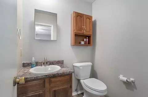 Bath - 2728 N Summit Ave, Springfield, MO 65803 photo 1 of 2