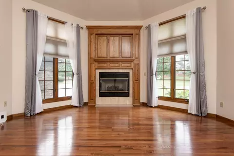 Living - 4727 S Kimbrough Ave, Springfield, MO 65810 photo 1 of 7