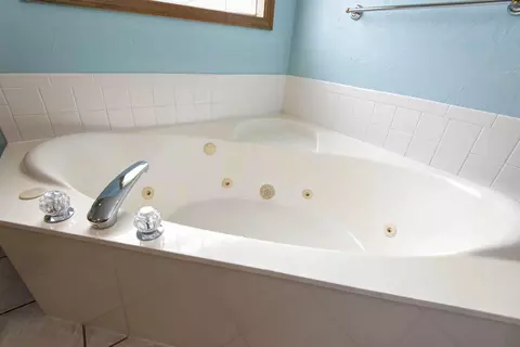 Bath - 4727 S Kimbrough Ave, Springfield, MO 65810 photo 3 of 5