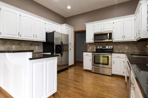 Kitchen - 4727 S Kimbrough Ave, Springfield, MO 65810 photo 3 of 4