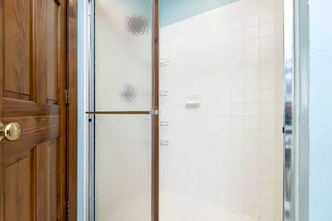 Bath - 4727 S Kimbrough Ave, Springfield, MO 65810 photo 2 of 5