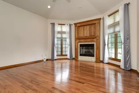 Living - 4727 S Kimbrough Ave, Springfield, MO 65810 photo 3 of 7
