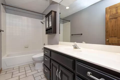 Bath - 4727 S Kimbrough Ave, Springfield, MO 65810 photo 4 of 5
