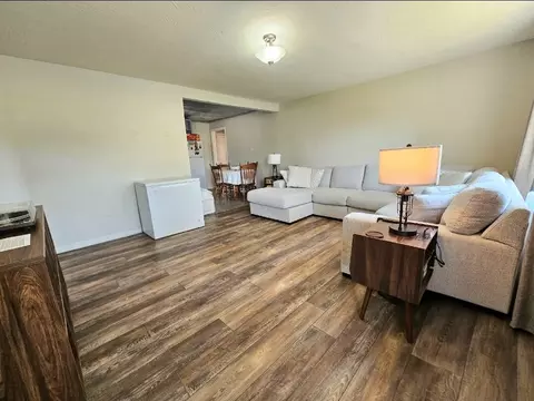 Living - 243 E Burford St, Marshfield, MO 65706 photo 1 of 4
