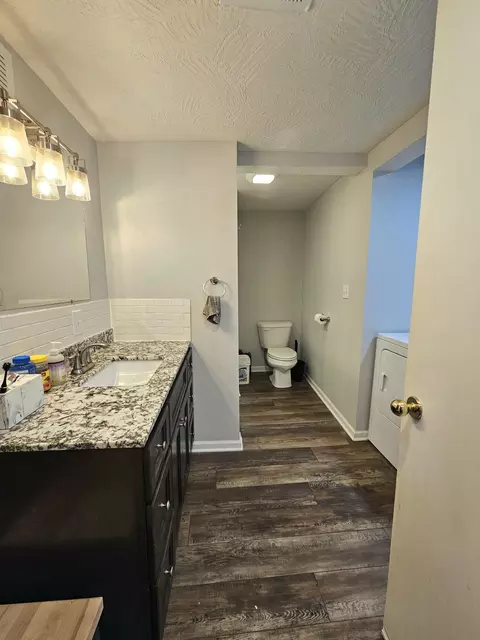 Bath - 243 E Burford St, Marshfield, MO 65706 photo 1 of 3