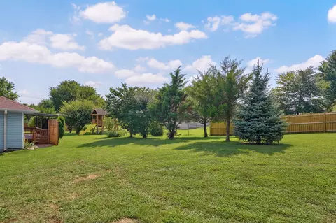 Exterior - 1403 Windsor Ct, Nixa, MO 65714 photo 7 of 13