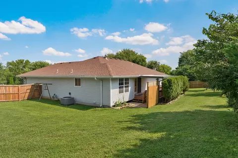Exterior - 1403 Windsor Ct, Nixa, MO 65714 photo 6 of 13