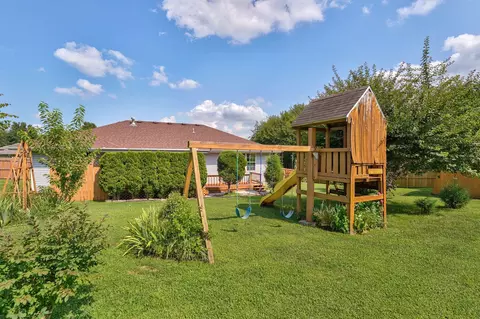 Exterior - 1403 Windsor Ct, Nixa, MO 65714 photo 10 of 13