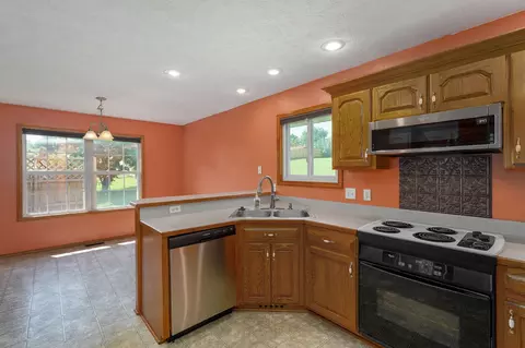 Kitchen - 1403 Windsor Ct, Nixa, MO 65714 photo 2 of 3