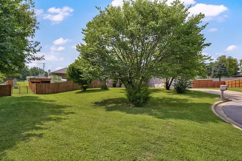 Exterior - 1403 Windsor Ct, Nixa, MO 65714 photo 2 of 13