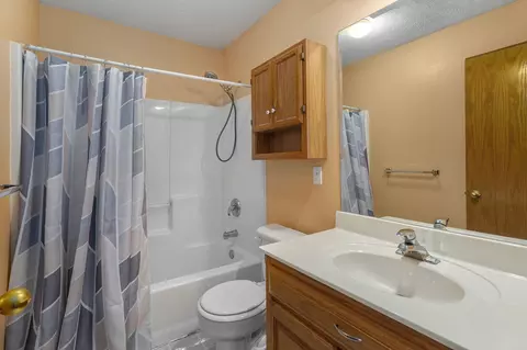 Bath - 1403 Windsor Ct, Nixa, MO 65714 photo 3 of 3