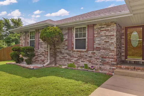Exterior - 1403 Windsor Ct, Nixa, MO 65714 photo 3 of 13