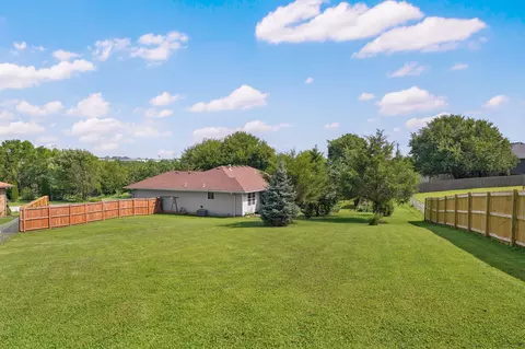 Exterior - 1403 Windsor Ct, Nixa, MO 65714 photo 9 of 13