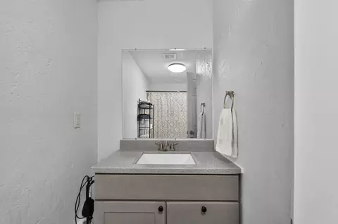 Bath - 1911 N Benton Ave, Springfield, MO 65803 photo 2 of 3