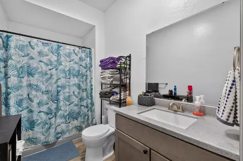 Bath - 1911 N Benton Ave, Springfield, MO 65803 photo 3 of 3