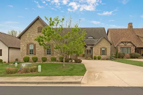 Exterior - 3810 E Cherry St UNIT 18, Springfield, MO 65809 photo 2 of 12