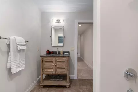 Bath - 3810 E Cherry St UNIT 18, Springfield, MO 65809 photo 5 of 6
