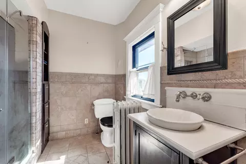 Bath - 1414 N Benton Ave, Springfield, MO 65802 photo 2 of 4