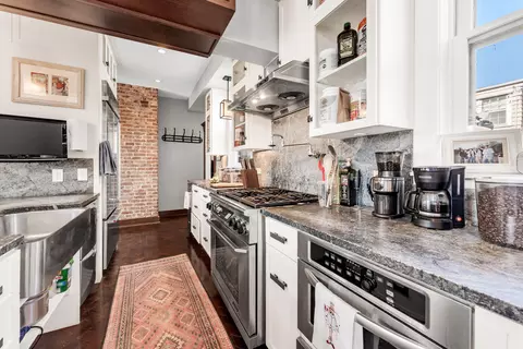Kitchen - 1414 N Benton Ave, Springfield, MO 65802 photo 5 of 7