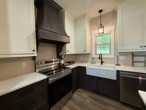 Kitchen - 409 Valley Rd, Thayer, MO 65791 photo 3 of 4