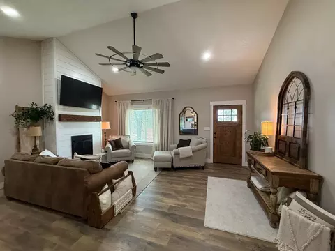 Living - 409 Valley Rd, Thayer, MO 65791 photo 1 of 1